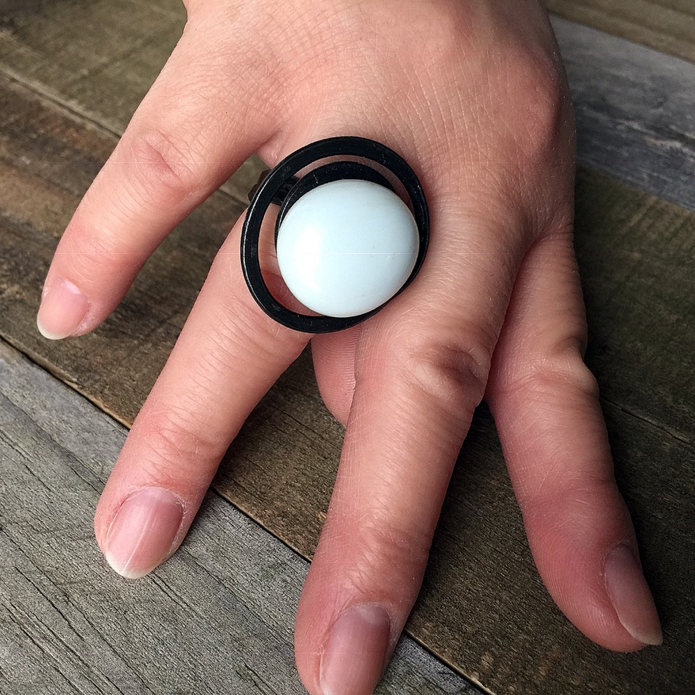 Women’s Ring - Picture 6 of 7